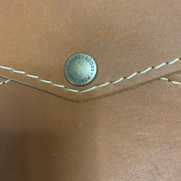 Portland, leather Crossbody - Picture 10 of 12